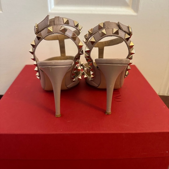 VALENTINO GARAVANI
Beige Rockstud Ankle Strap Heels - Picture 5 of 7
